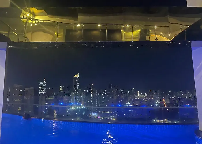 In Makati With Fast Wifi, Free Pool, Netflix And Own Balcony Manila