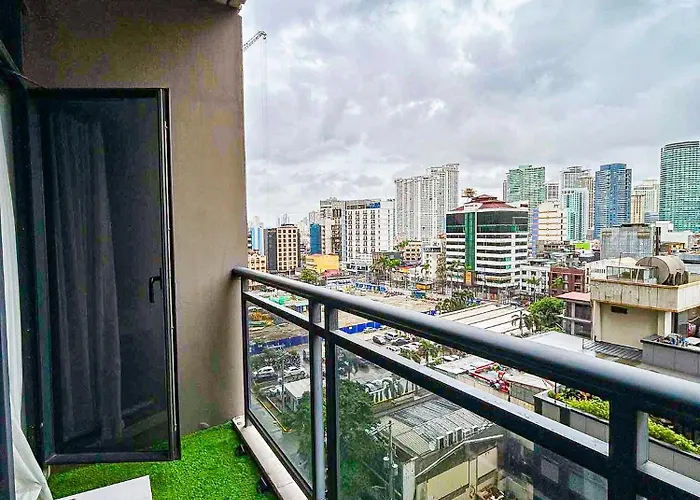 Apartment In Makati With Fast Wifi, Free Pool, Netflix And Own Balcony