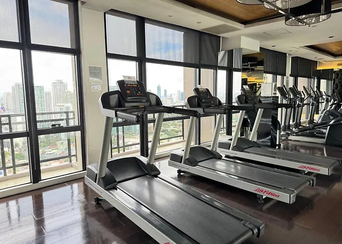 Apartment In Makati With Fast Wifi, Free Pool, Netflix And Own Balcony *