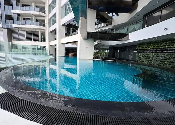 Apartment In Makati With Fast Wifi, Free Pool, Netflix And Own Balcony