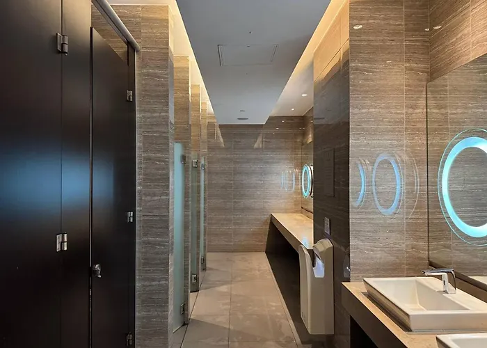 Apartment In Makati With Fast Wifi, Free Pool, Netflix And Own Balcony Manila