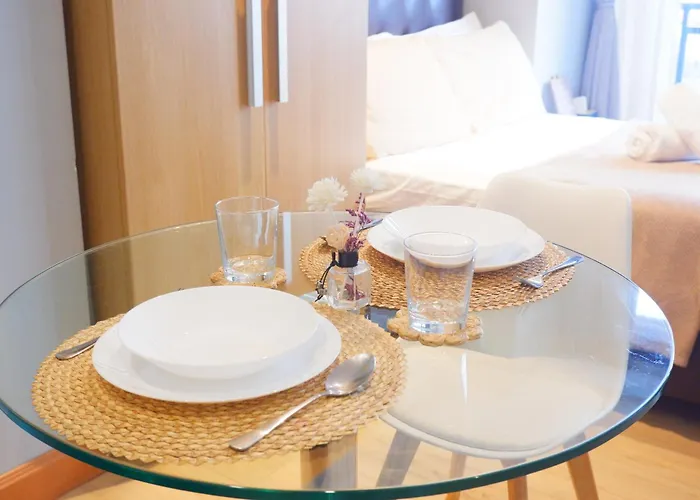 Apartment In Makati With Fast Wifi, Free Pool, Netflix And Own Balcony