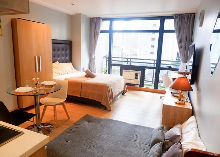 Apartment In Makati With Fast Wifi, Free Pool, Netflix And Own Balcony *