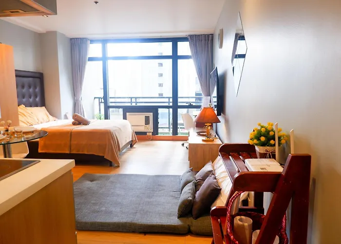 In Makati With Fast Wifi, Free Pool, Netflix And Own Balcony Apartment Manila