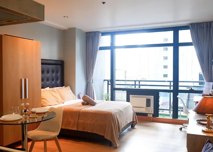 In Makati With Fast Wifi, Free Pool, Netflix And Own Balcony Apartment Manila